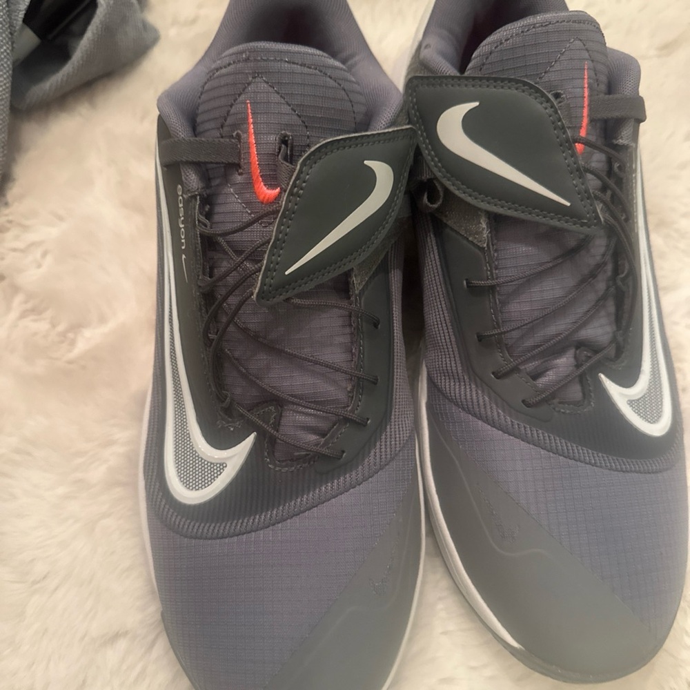 Nike - Picture 2 of 14